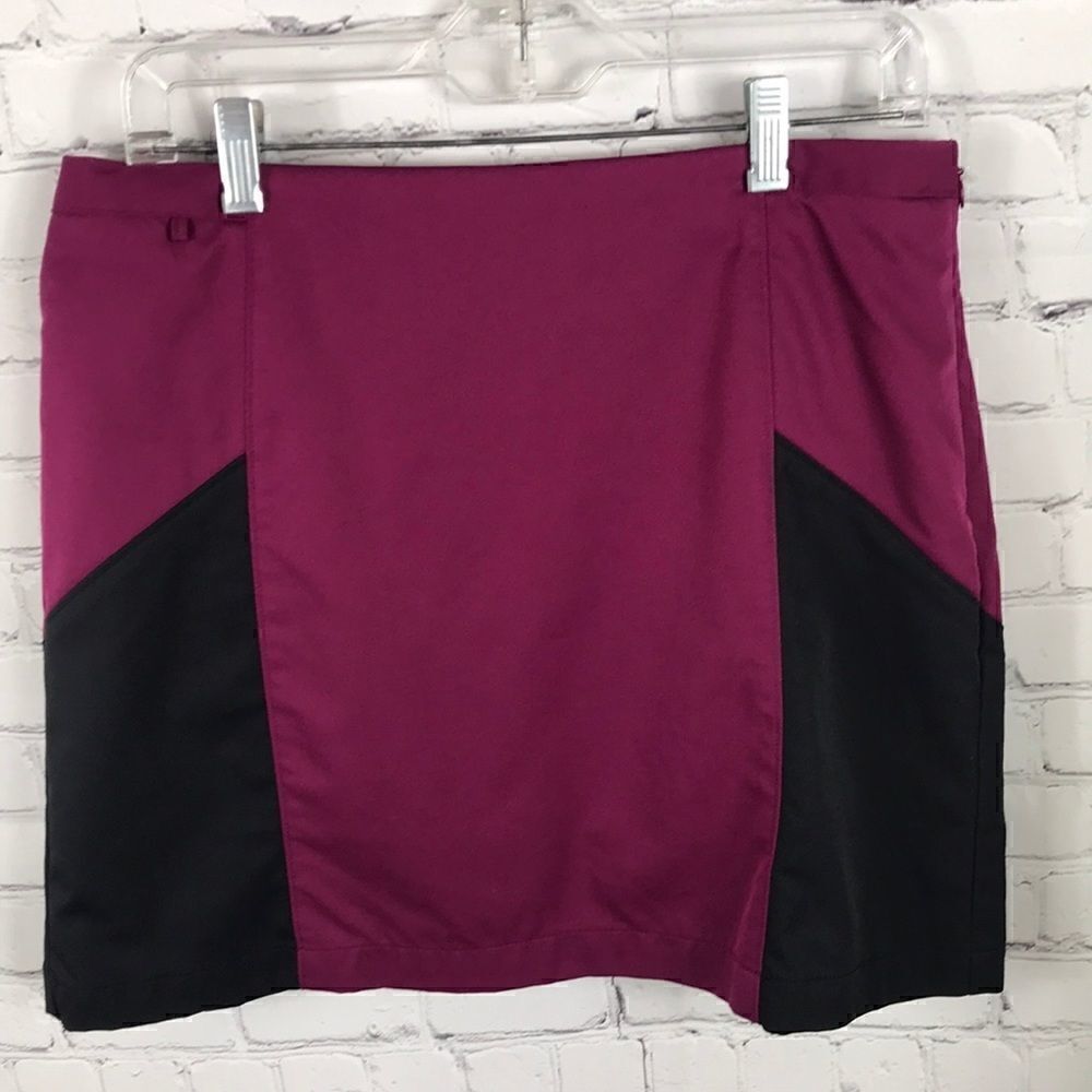 Adidas ClimaCool Golf Skort Magenta & Black Like new Size 8 has 2 back pockets